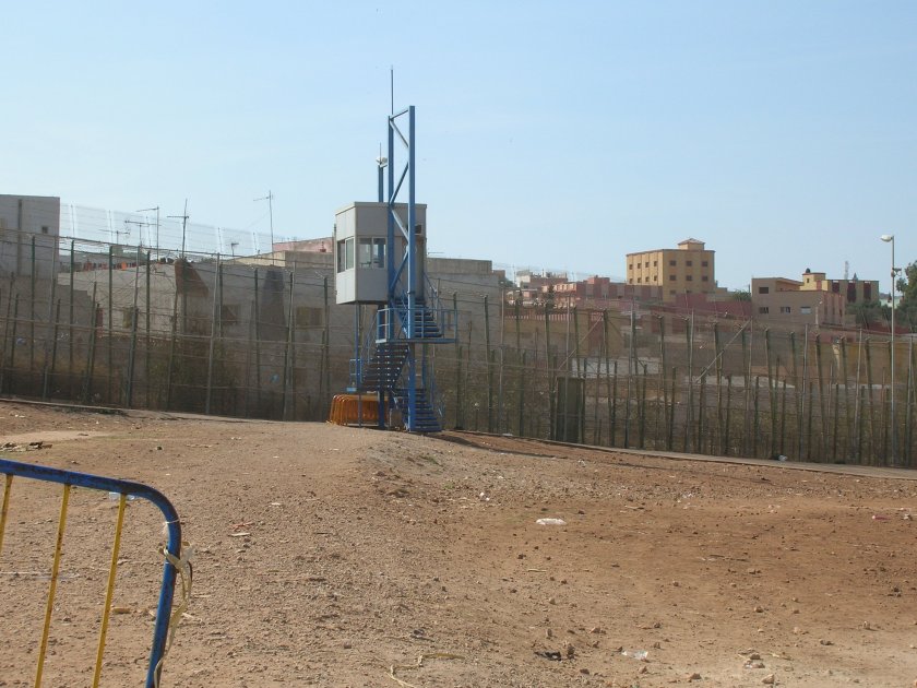 Melilla_border_fence_with_guardpost